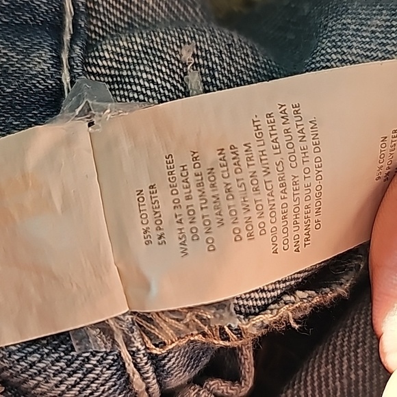 Boohoo Blues Size 0 Denim Overalls Distressed Capri Cropped Length - Picture 4 of 5